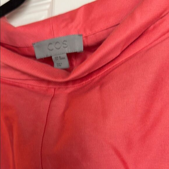 COS Vibrant Coral - Picture 2 of 4
